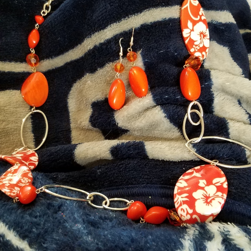 Necklace and earrings set